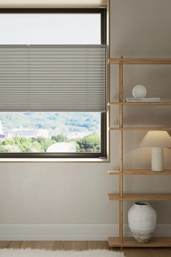 Lysfiltrerende plisségardin grå – 140×160 cm v:9083278 Lysfiltrerende plisségardin grå – 140×160 cm v:9083278