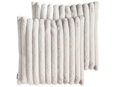 Sett med 2 pynteputer RAKYA 45 x 45 cm Fuskepels Lys beige Stripete mønster v:9940047 Sett med 2 pynteputer RAKYA 45 x 45 cm Fuskepels Lys beige Stripete mønster v:9940047