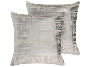 Sett med 2 pynteputer OUJDA 50 x 50 cm Bomull Sølv Geometrisk mønster v:9939919 Sett med 2 pynteputer OUJDA 50 x 50 cm Bomull Sølv Geometrisk mønster v:9939919